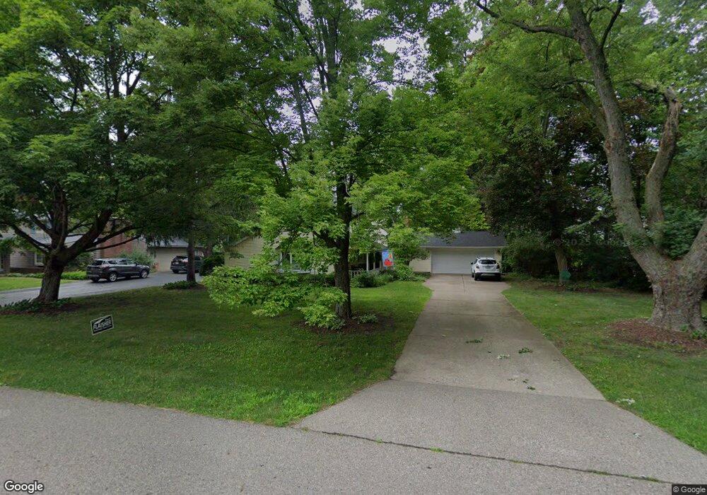 7520 Honeysuckle Rd, West Bloomfield, MI 48324 - photo 1