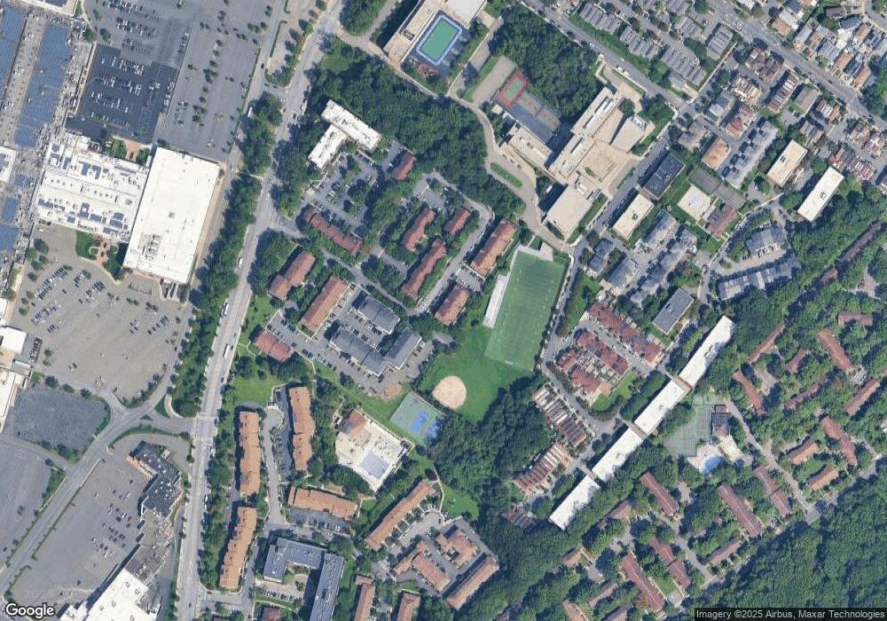 170 Devon Loop unit 10, Staten Island, NY 10314 - photo 1