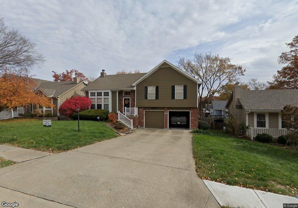 9810 W 51st Place, Shawnee, KS 66203 - photo 1