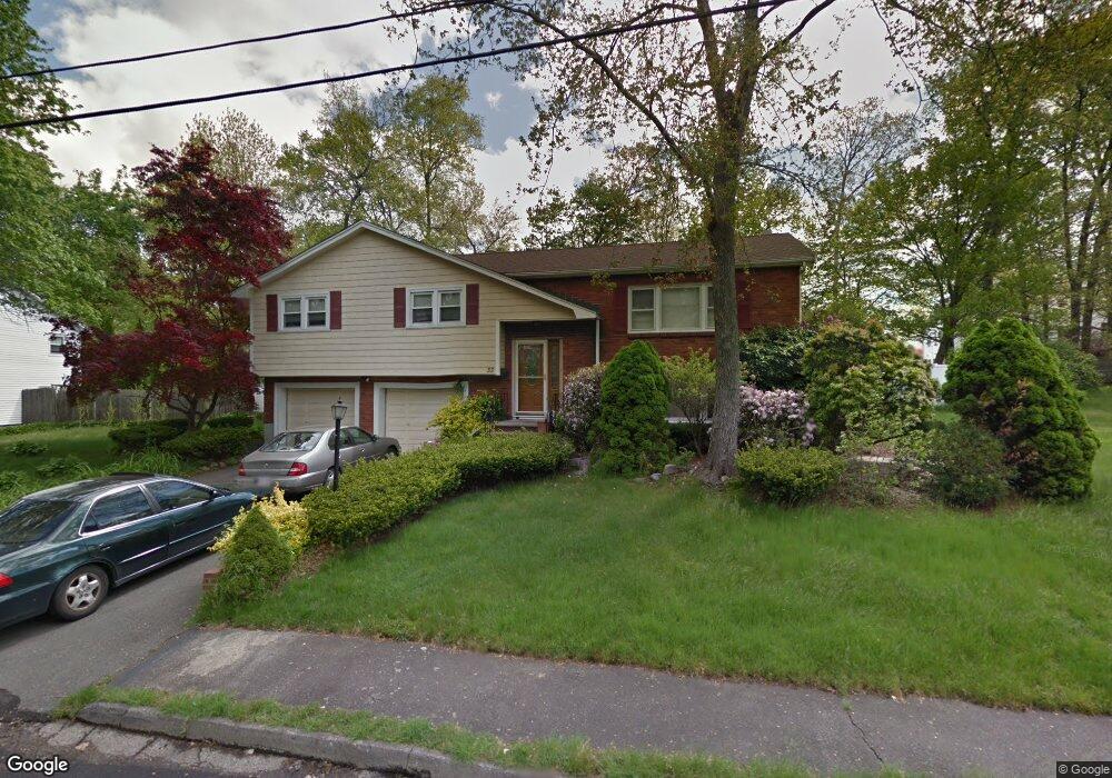 33 Gloversbrook Rd, Randolph, MA 02368 - photo 1