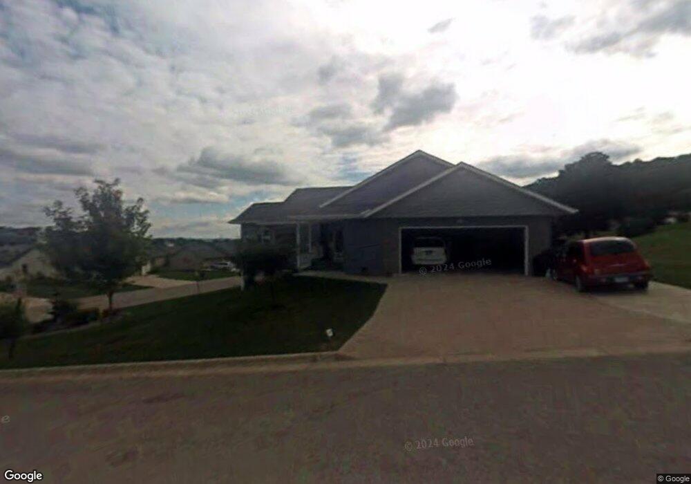 615 N 10th St, La Crescent, MN 55947 - photo 1