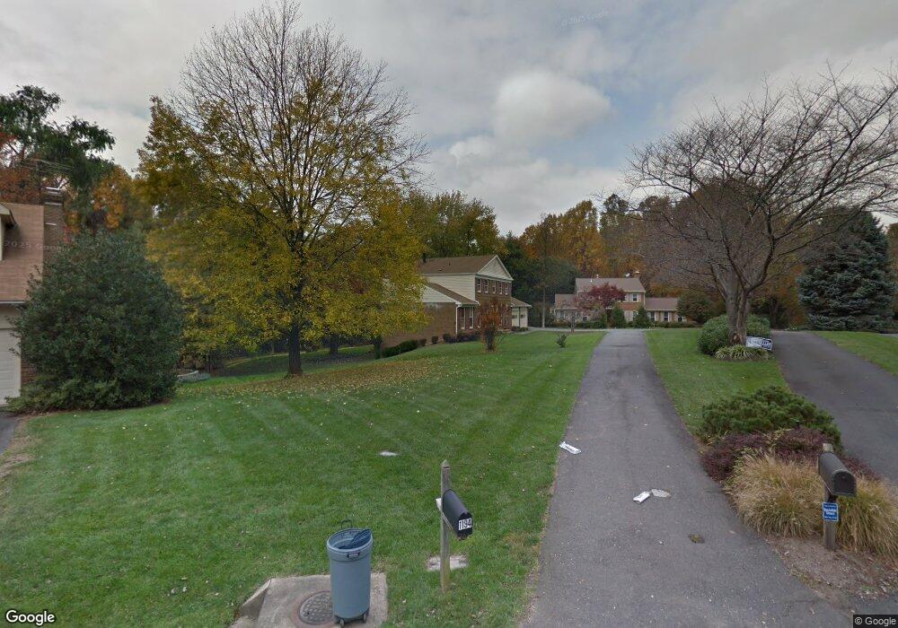 1194 Meadow Green Ln, McLean, VA 22102 - photo 1