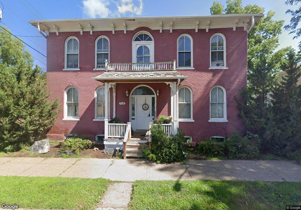 732 W 5th St, Davenport, IA 52802 - photo 1