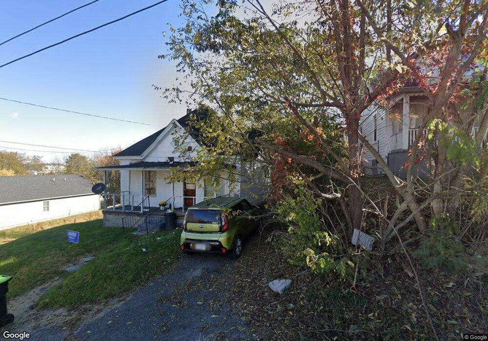 401 Maple St, Pulaski, VA 24301 - photo 1