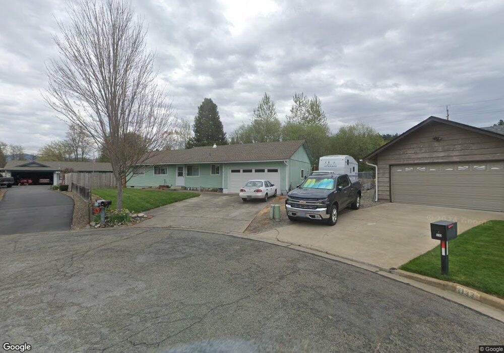 132 Thomas Cir, Grants Pass, OR 97527 - photo 1