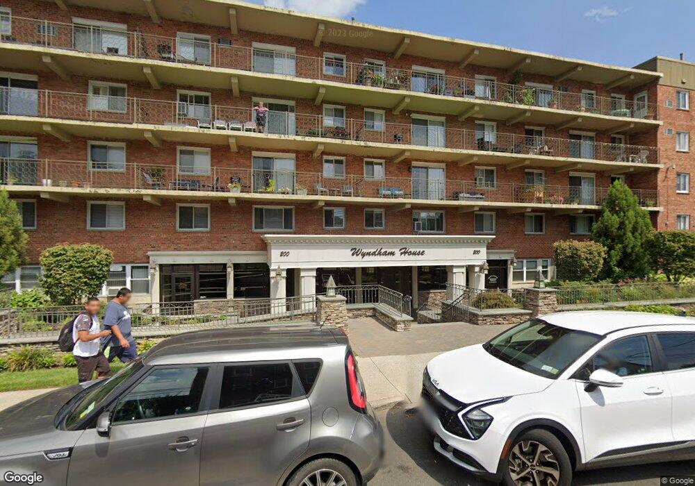 Wyndham House unit 111, Lynbrook, NY 11563 - photo 1