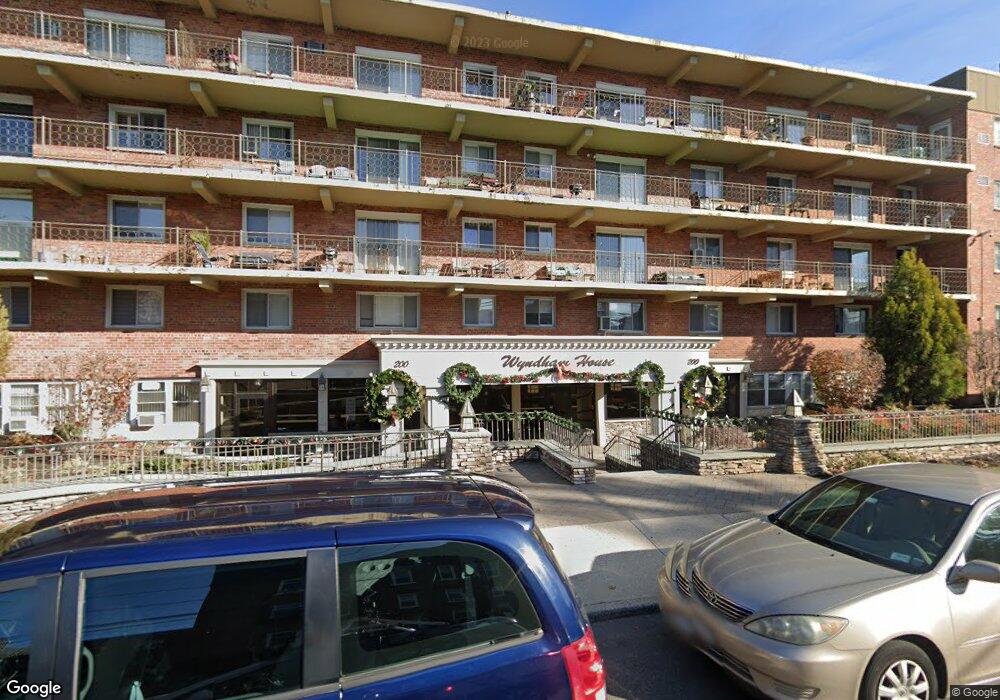 Wyndham House unit 124, Lynbrook, NY 11563 - photo 1