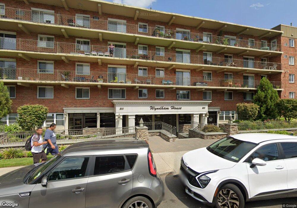 Wyndham House unit 225, Lynbrook, NY 11563 - photo 1