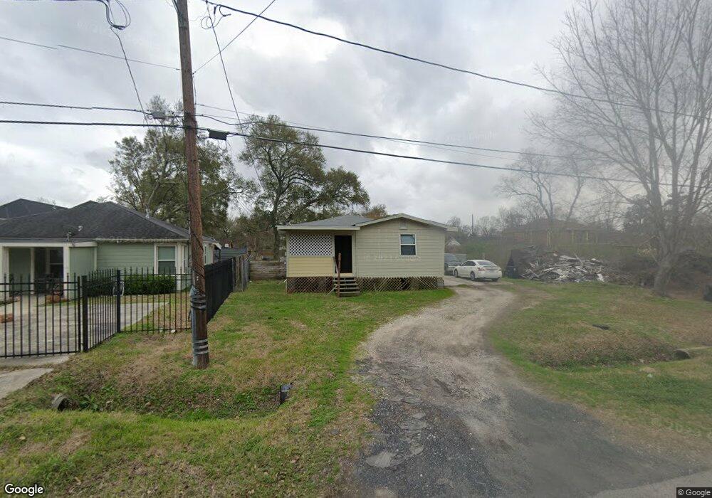 1053 South Ln, Houston, TX 77088 - photo 1