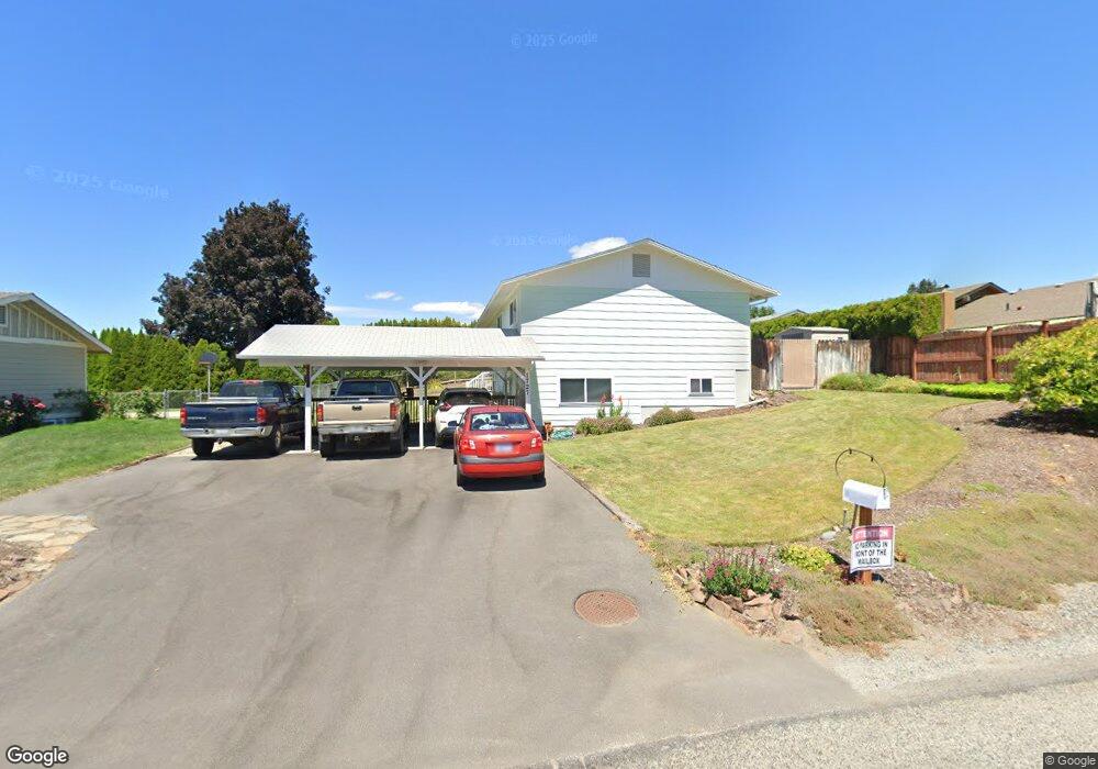 1727 5th St NE, East Wenatchee, WA 98802 - photo 1