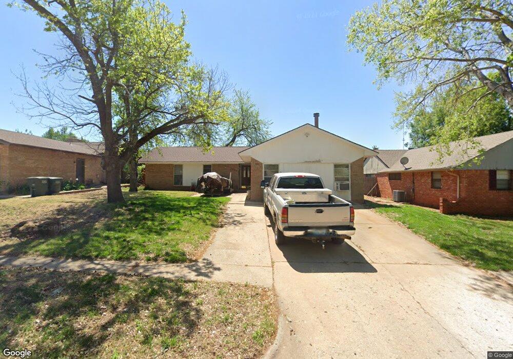 1004 Crown Dr, Edmond, OK 73034 - photo 1