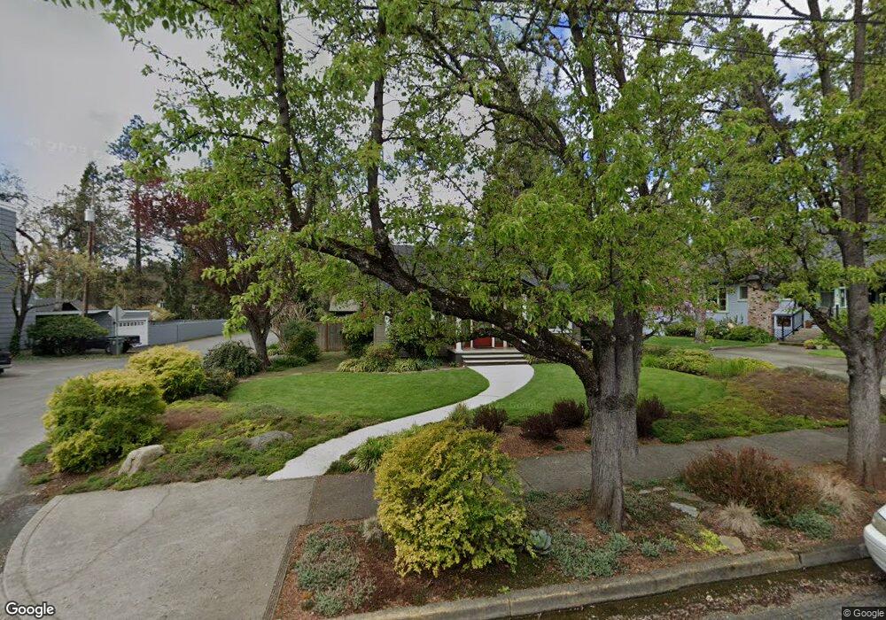 1402 NW Lawnridge Ave, Grants Pass, OR 97526 - photo 1