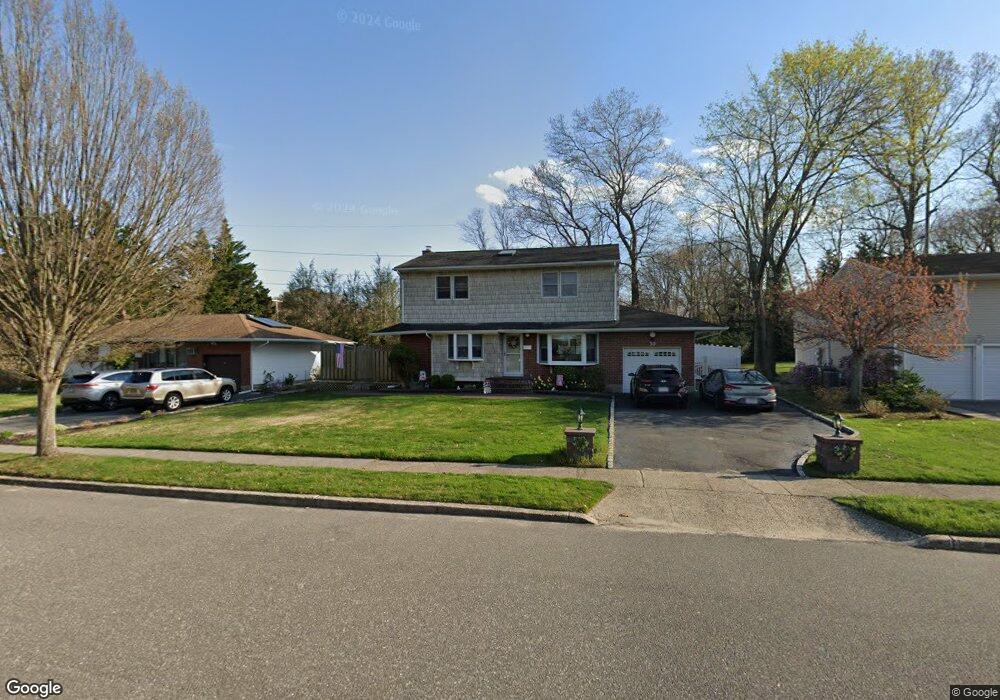 30 Abbey Dr, ComMacK, NY 11725 - photo 1