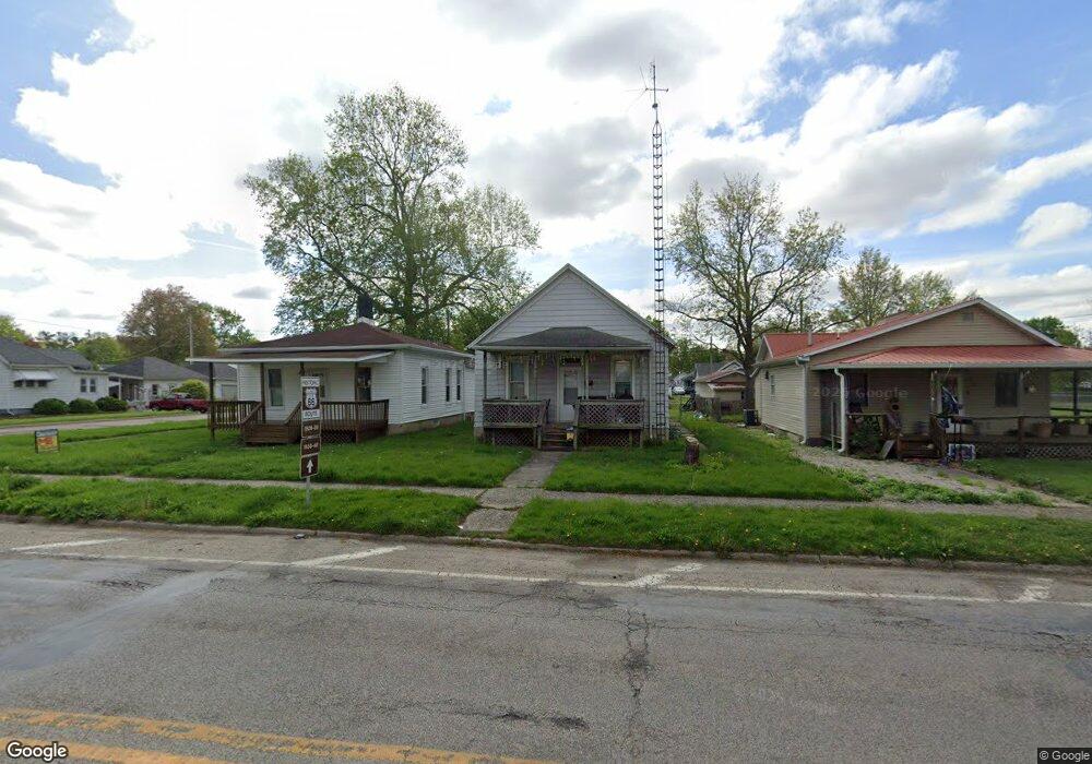 724 N Kickapoo St, Lincoln, IL 62656 - photo 1