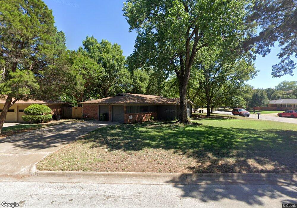625 Woodside Dr, Hurst, TX 76053 - photo 1