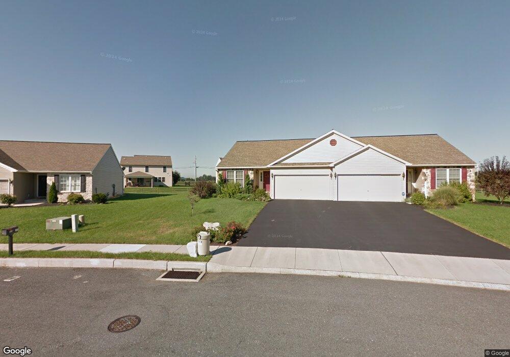 469 Daisy Dr, New Holland, PA 17557 - photo 1