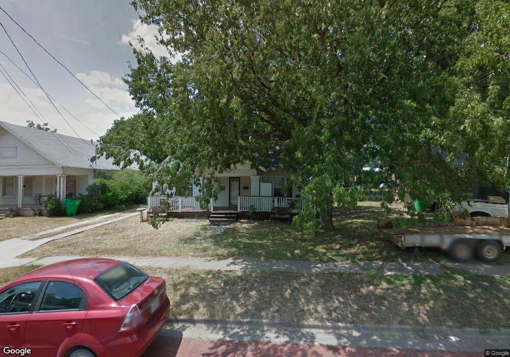 813 N Commerce St, Gainesville, TX 76240 - photo 1