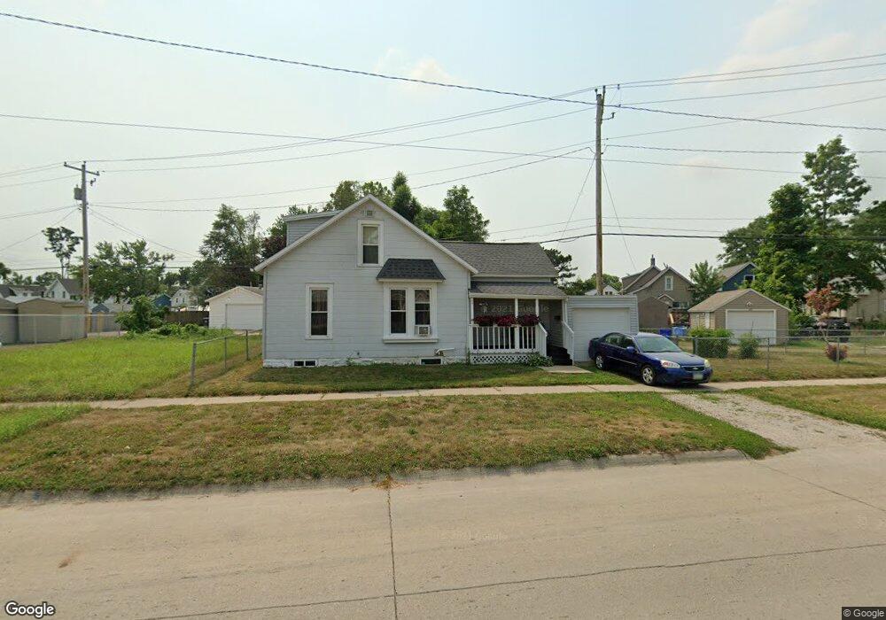 1212 2nd St SW, Cedar Rapids, IA 52404 - photo 1