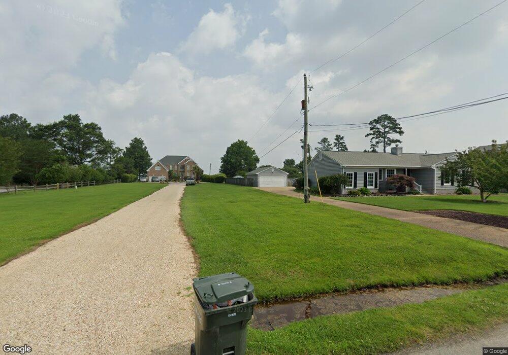 1414 Dandy Loop Rd, Yorktown, VA 23692 - photo 1