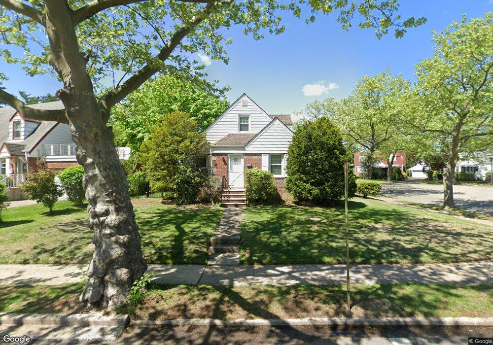 126 Maple Dr W, New Hyde Park, NY 11040 - photo 1