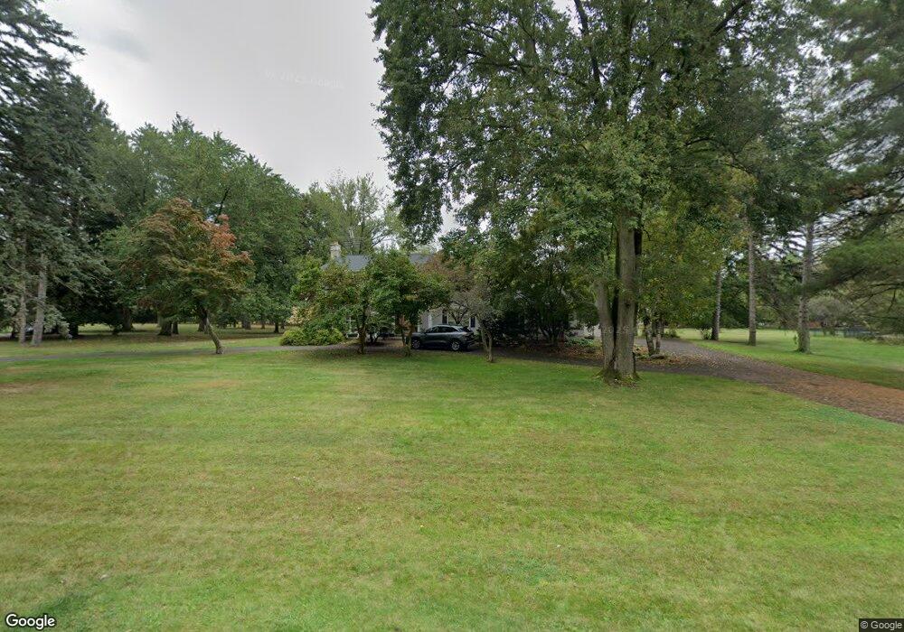 7113 Meadowlake Rd, Bloomfield Hills, MI 48301 - photo 1