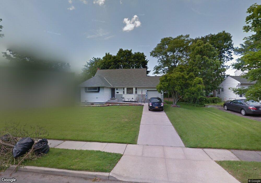 31 Pickwick Dr, ComMacK, NY 11725 - photo 1