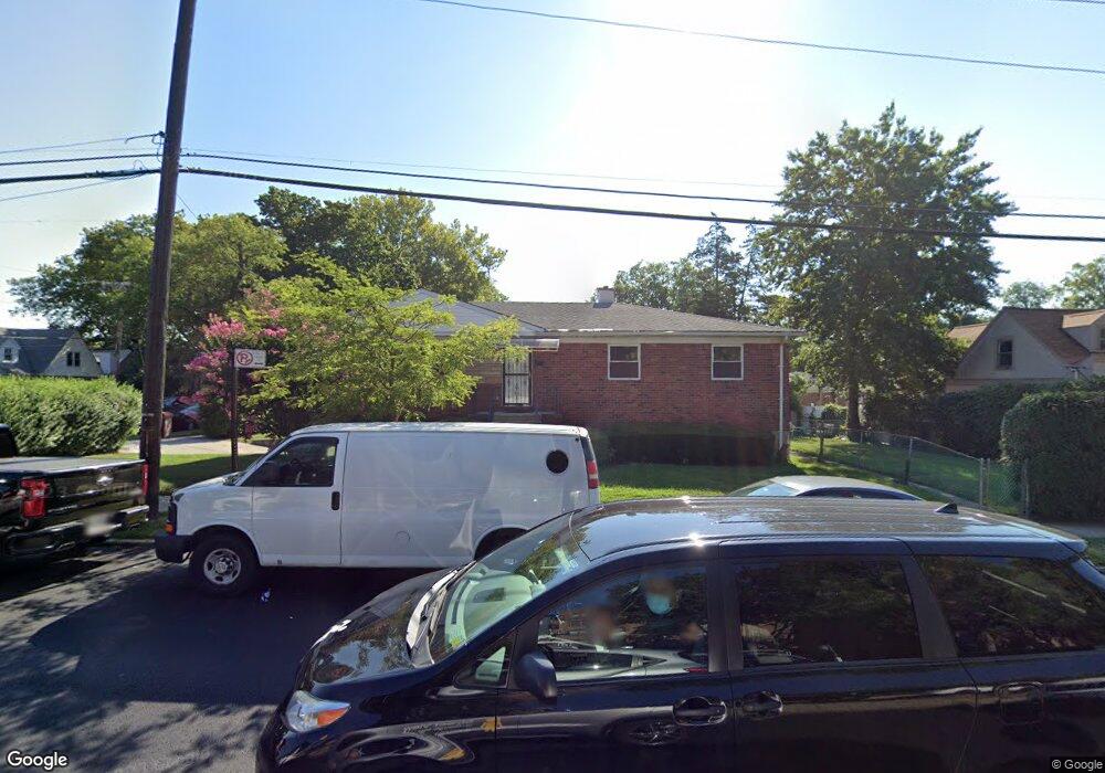 6705 164th St, Fresh Meadows, NY 11365 - photo 1