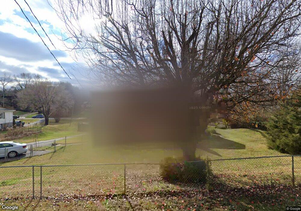 2106 Edgehill Cir, Johnson City, TN 37601 - photo 1