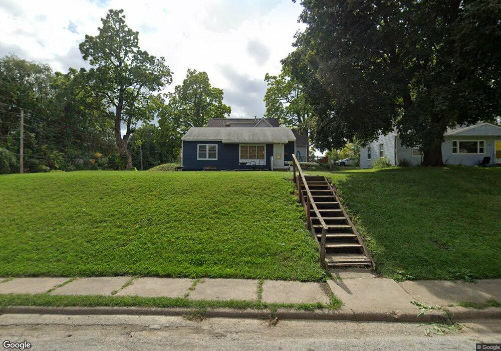 1105 W 10th St, Davenport, IA 52804 - photo 1