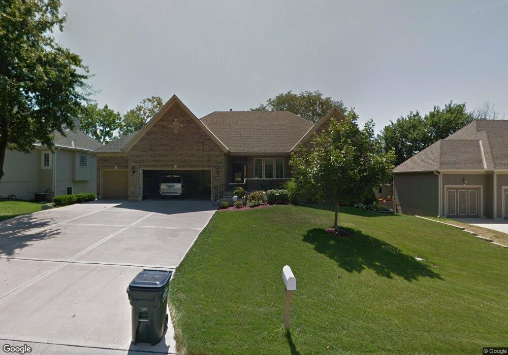 10531 W 49th Place, Shawnee, KS 66203 - photo 1