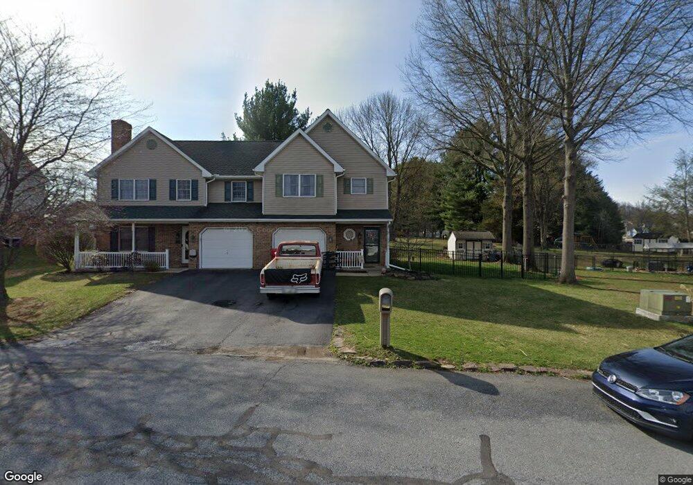 906 Cacoosing Dr, Reading, PA 19608 - photo 1