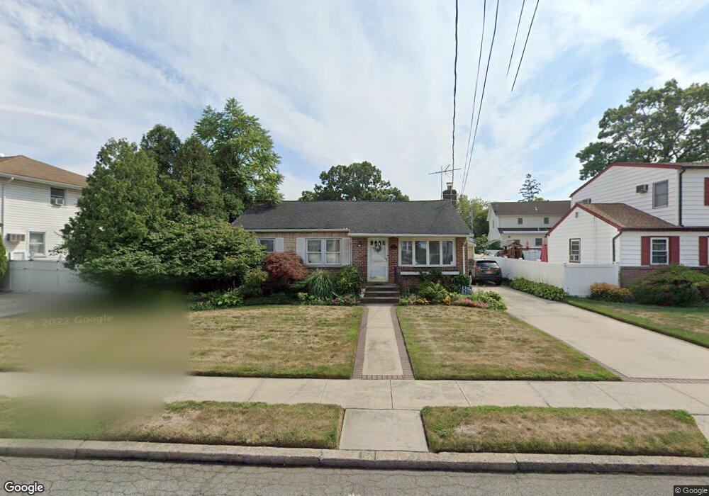 33 Dolores Place, Malverne, NY 11565 - photo 1