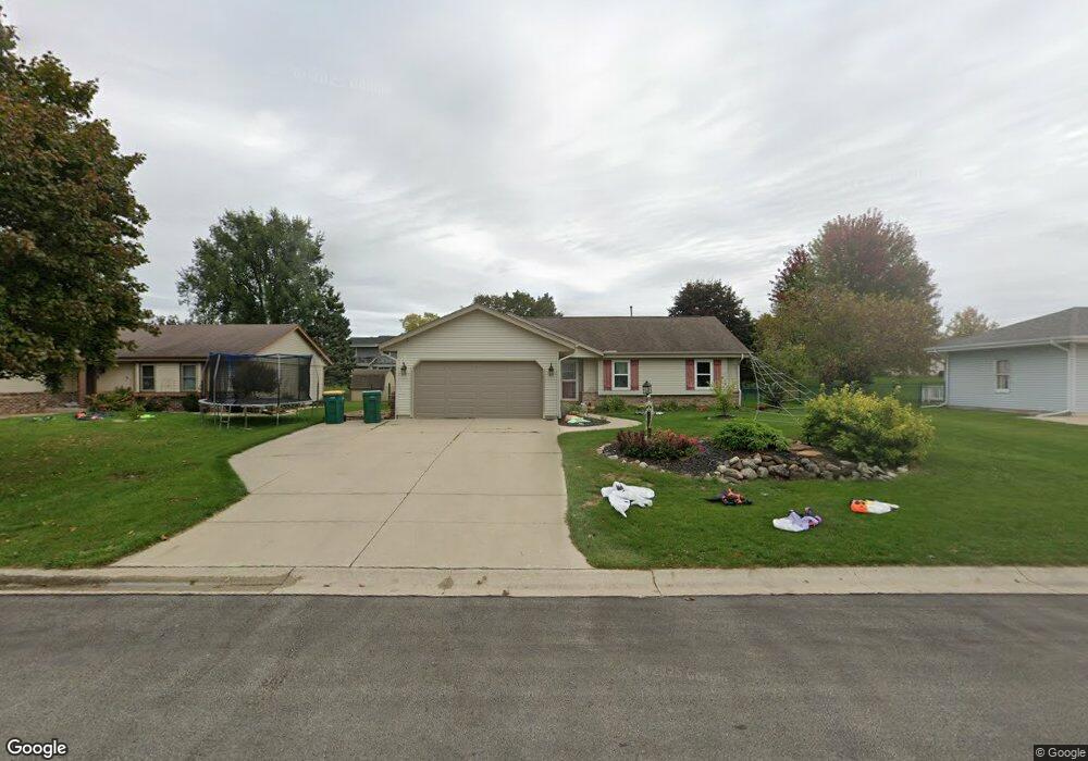 W163N10516 Ridgeview Ln, Germantown, WI 53022 - photo 1