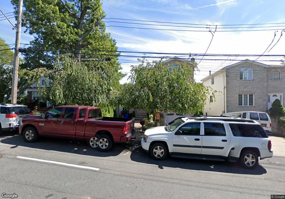 564 Drumgoole Rd E, Staten Island, NY 10312 - photo 1