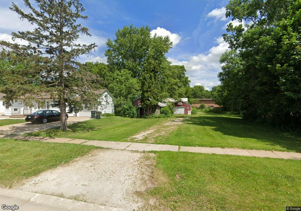 1105 W 20th St, Cedar Falls, IA 50613 - photo 1