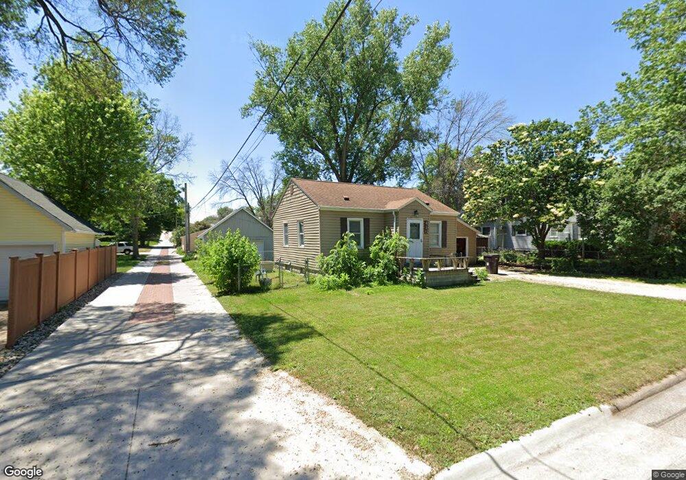 416 W 15th St, Cedar Falls, IA 50613 - photo 1