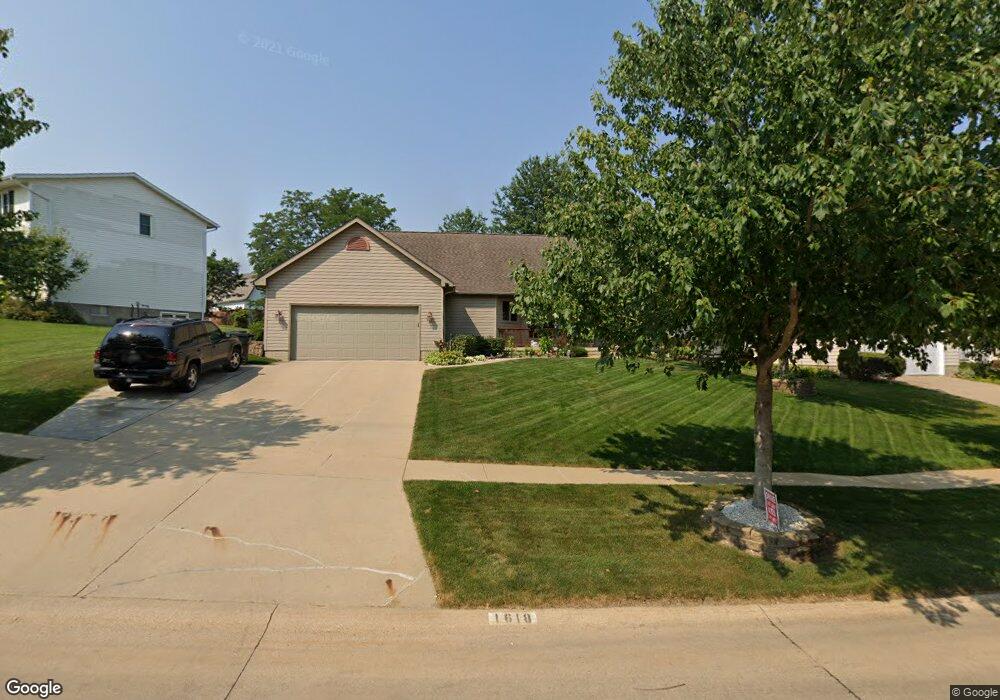 1618 Greenlefe Dr NW, Cedar Rapids, IA 52405 - photo 1