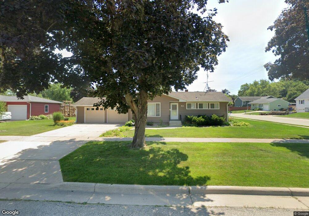 611 S 3rd St, La Crescent, MN 55947 - photo 1