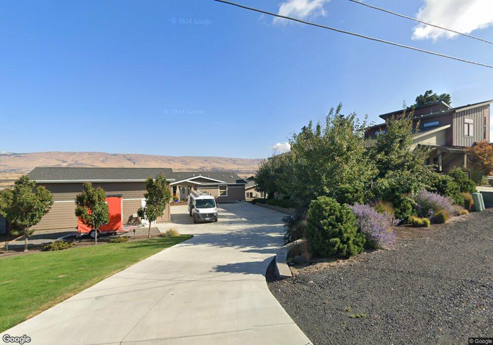 2740 E 9th St, the Dalles, OR 97058 - photo 1