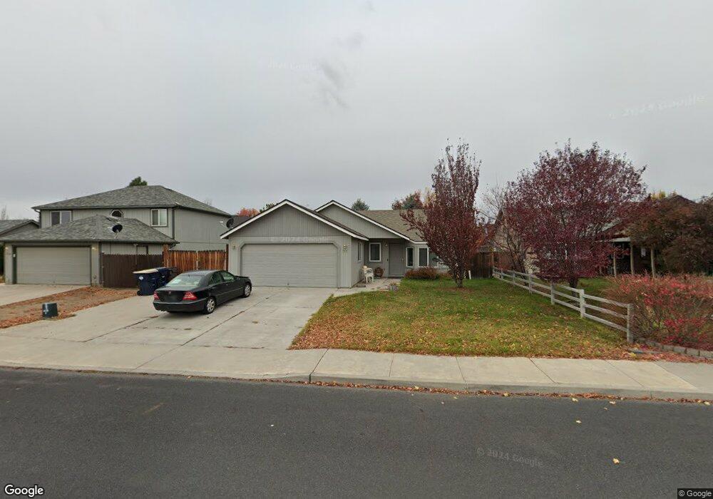 1317 SW 33rd St, Redmond, OR 97756 - photo 1