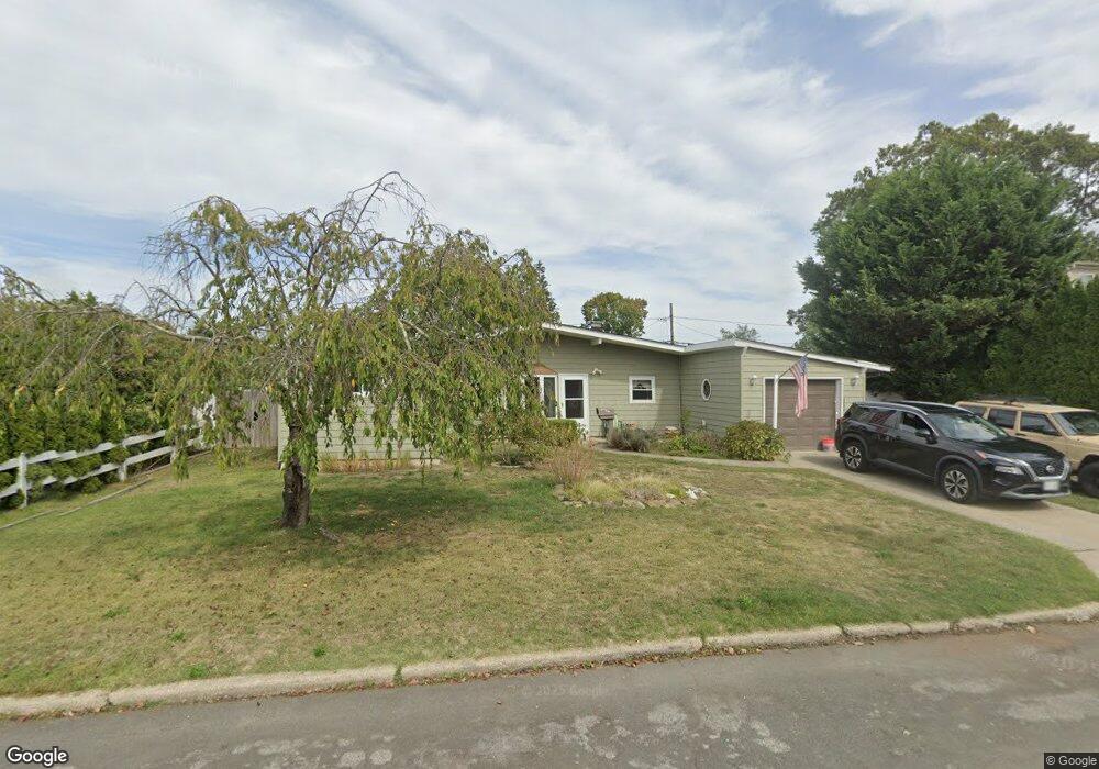 25 Windsor St, Islip, NY 11751 - photo 1