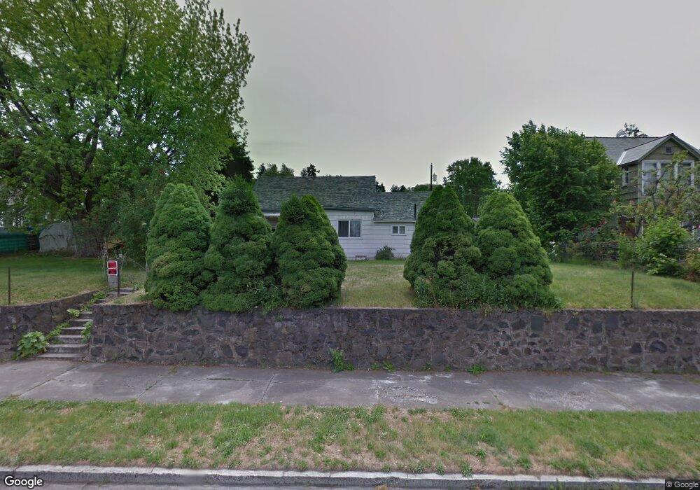 310 W 10th St, the Dalles, OR 97058 - photo 1