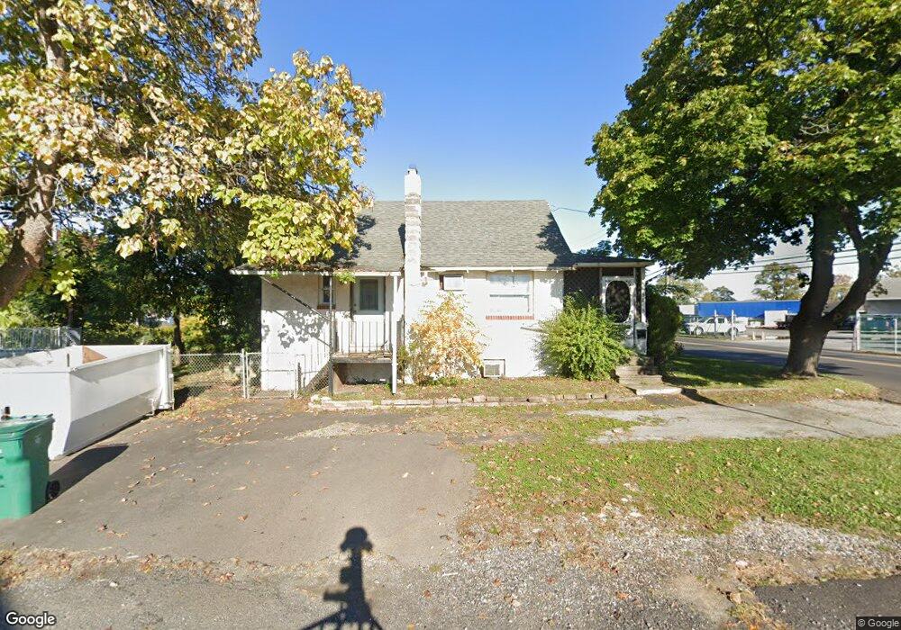 5815 Bristol Emilie Rd, Levittown, PA 19057 - photo 1