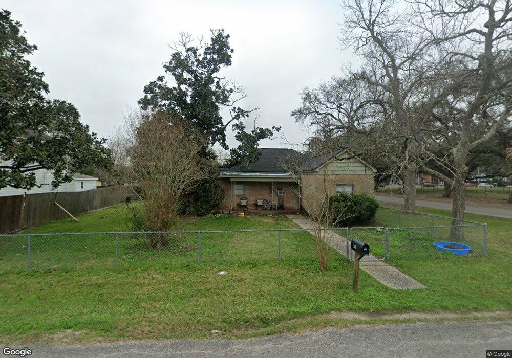517 W Cleveland St, Alvin, TX 77511 - photo 1