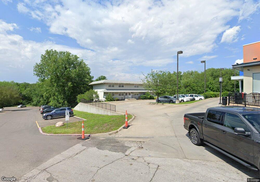 3330 SW 29th St, Topeka, KS 66614 - photo 1