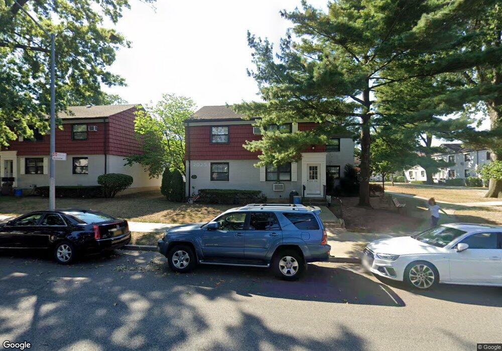 13730 68th Dr unit B, Flushing, NY 11367 - photo 1