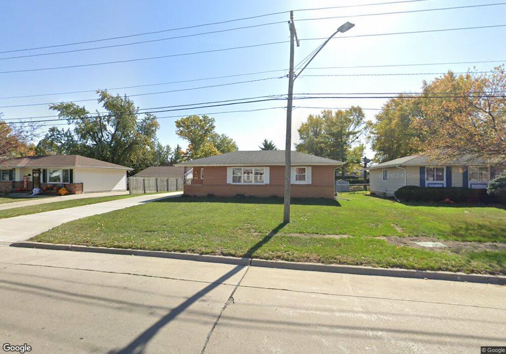 2105 N 4th Ave E, Newton, IA 50208 - photo 1
