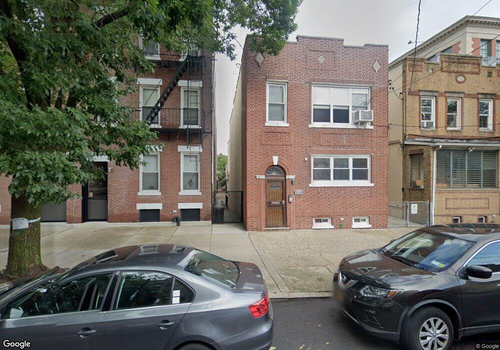 2262 42nd St, Long Island City, NY 11105 - photo 1