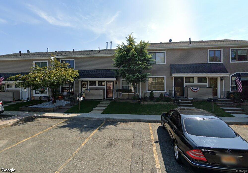 10 Meadow Ct unit D, Staten Island, NY 10309 - photo 1