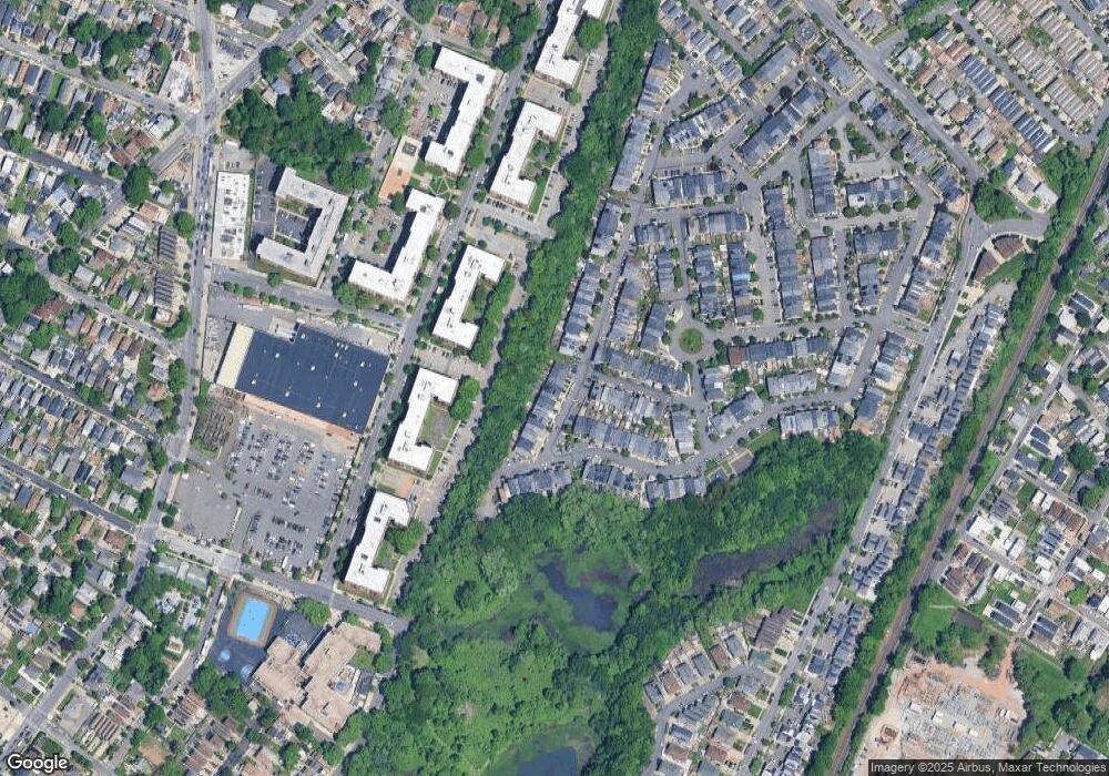 148 Long Pond Ln, Staten Island, NY 10304 - photo 1